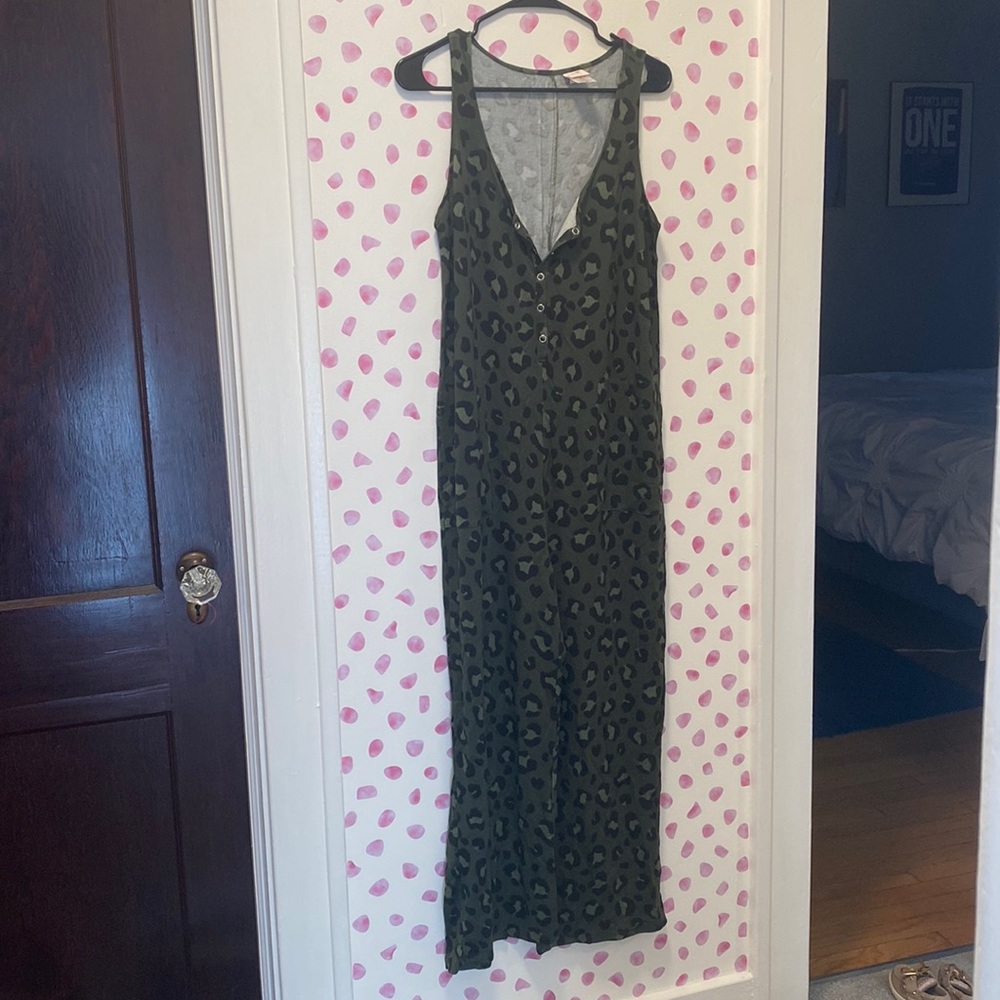 Green Leopard Print Women’s Sleeper Jumper with Pockets - Picture 1 of 5